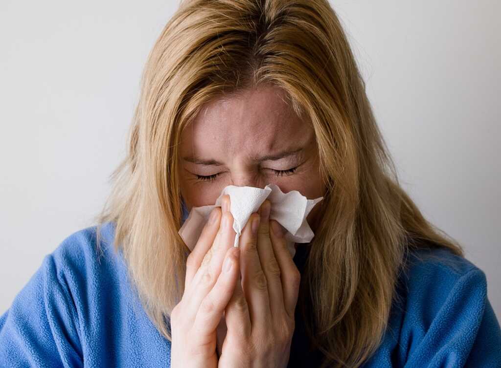 Kako omiliti simptome pomladnih alergij?